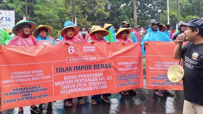 puluhan-petani-berdemo-di-kantor-kementan-cnbc-indonesiamartyasari-rizky-5_1694.jpeg